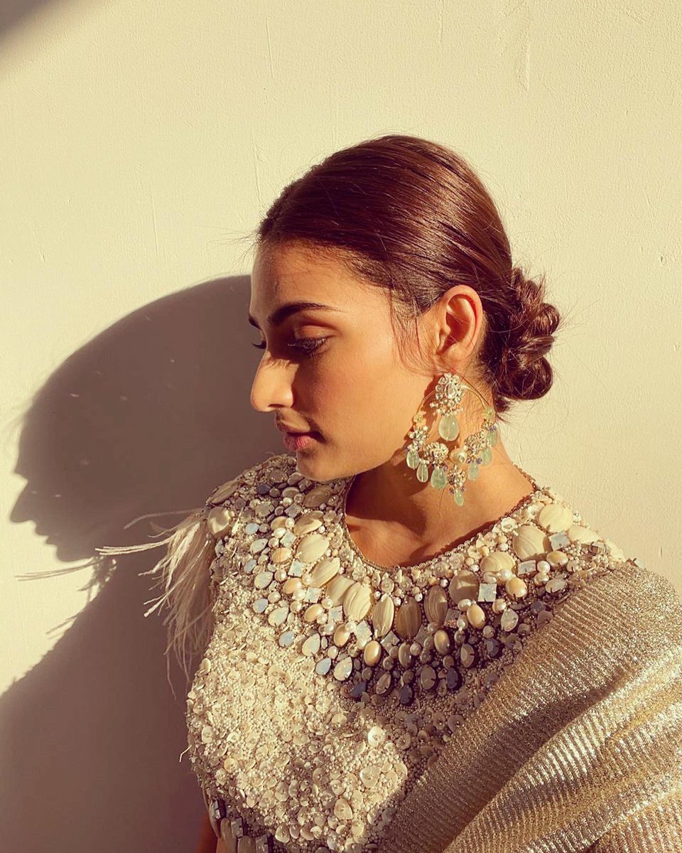 Slaying in white 🥰🥰
<a href="/theathiyashetty/">Athiya Shetty</a> #athiyashetty 💕
#bollywood 🥰