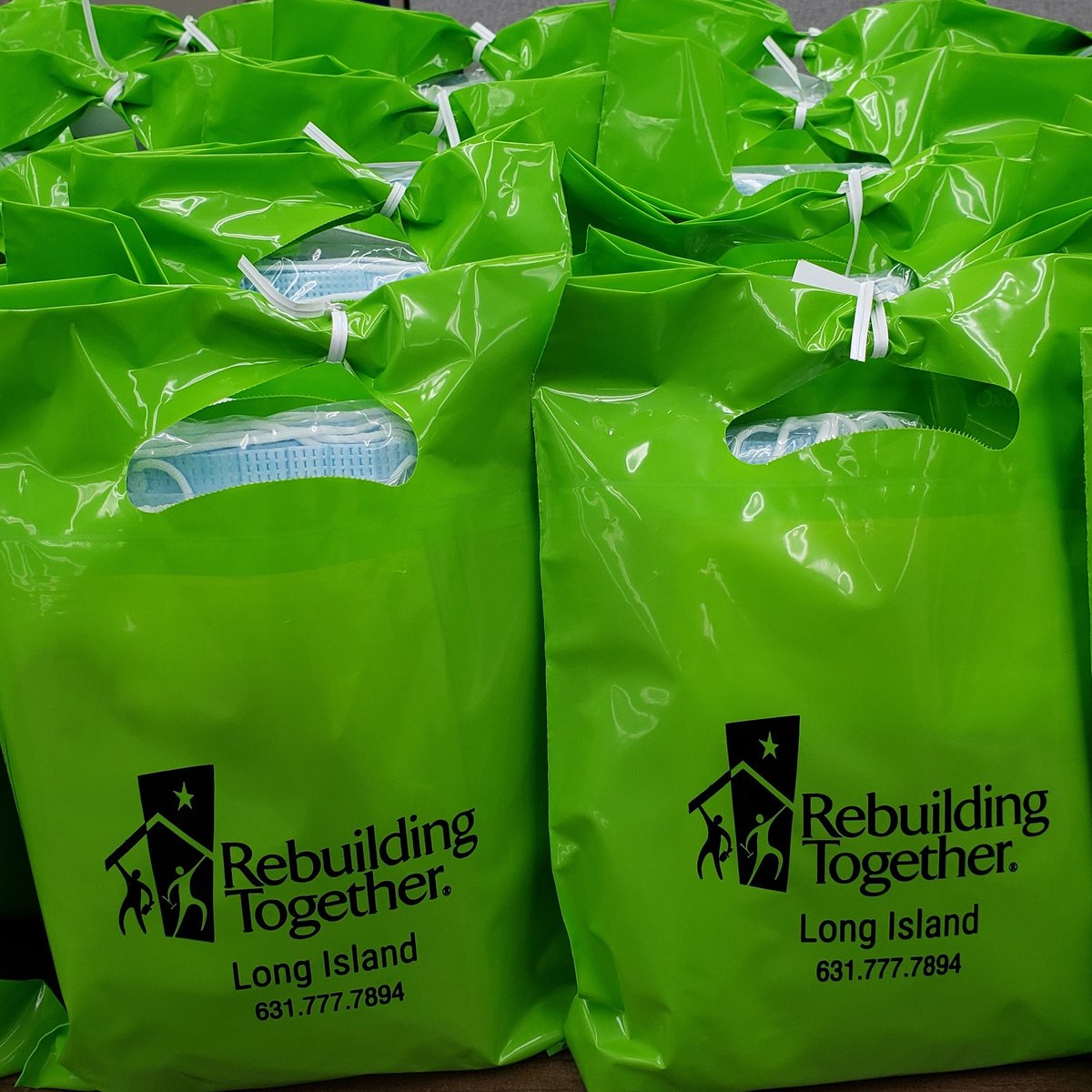 RebuildingI's tweet image. Our volunteers will be delivering SAFETY GOODY BAGS filled with masks, gloves, hand sanitizer and other helpful items to our neighbors across Long Island.  SAFETY FIRST!