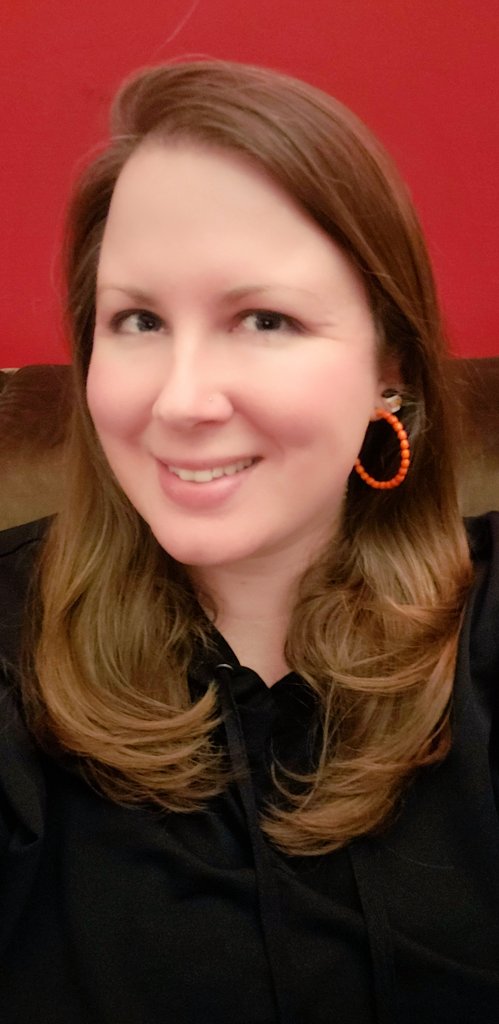 seamickaz's tweet photo. I love this #VIPKid virtual Journey swag and can't wait to wear these #Dino socks tomorrow! #VirtuallyVIPKid @thevipkidlife #TeamBacon #Blue #VIPKidJourney2020 🌎🧡🌏🤗💻
(Also love rocking these #PlunderDesign #Tangarine earrings and adorable #BitsofJoyCrafts #PSL earrings!) https://t.co/Ca1mqmpoNy
