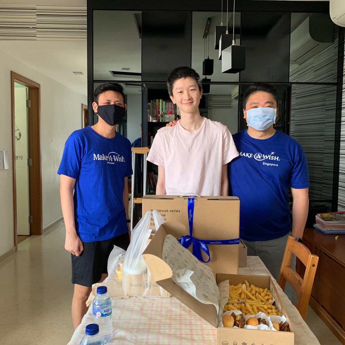 MakeAWishSG's tweet photo. This International Volunteer's Day, we want to pay special thanks our wish granters who continued to bright light to the darkness, and put a smile on the faces of wish children.
#MAWSG #IVD2020 #GivingWeekSG https://t.co/sIclg3jOrG