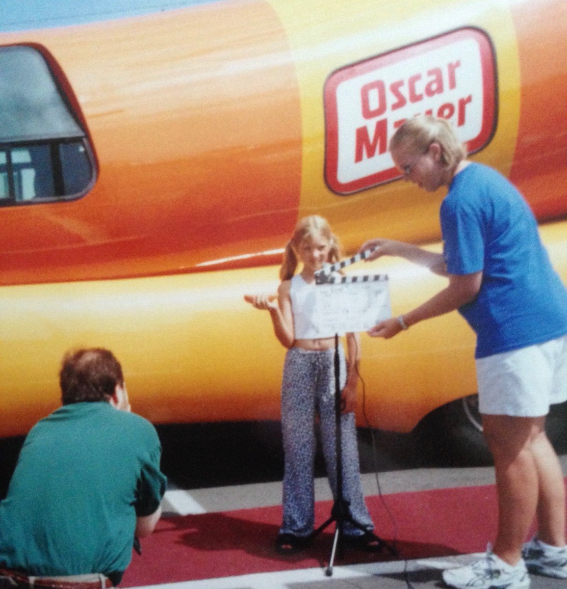 5/ For example, in 1912 Cracker Jack started including prizes in every boxAnd in 1939, Oscar Mayer Weiner introduced the Weinermobile, the most extra marketing gimmick there ever wasHere I am in 2001 auditioning to sing the OMW song in a commercial (yes this is real)