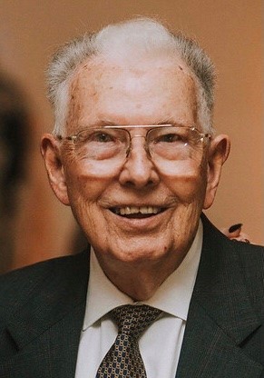 FairfaxCountyPD's tweet photo. #Missing Adult: 93yo Richard Pease last seen 12/3, 11:30am in the 2200 block Colts Neck Rd Reston. He is 6’2”, 195lbs, hazel eyes/gray hair driving a silver 12 Lincoln MKS sedan w/VA tags SK6473. Endangered due to mental and/or physical health concerns. Call 703-691-2131 w/info https://t.co/NVoTVgNioT