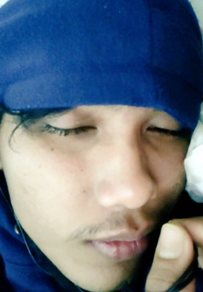 Hellolell2's tweet photo. Si tukang pamer bulu mata https://t.co/S4TcSuKtMd