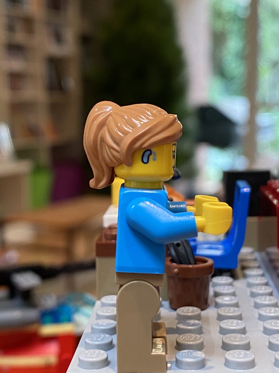 CharlieGiddings's tweet photo. Lego little people now come with hearing aids! No ears still but it’s a start. https://t.co/4h5E5GicBJ