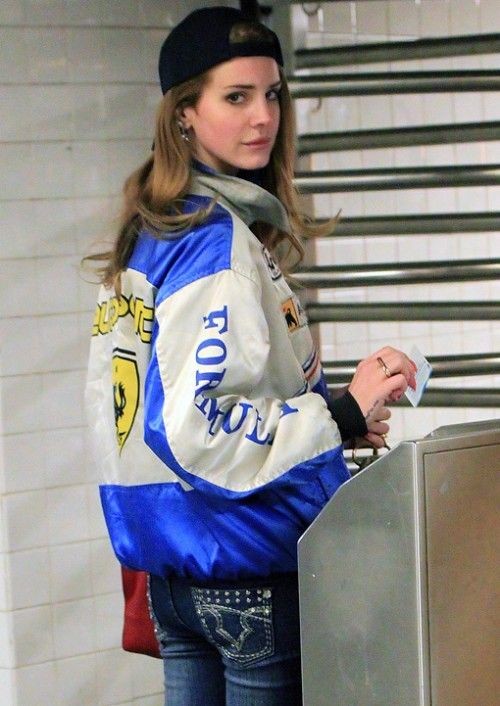  lana del rey and her favourite clothes a thread