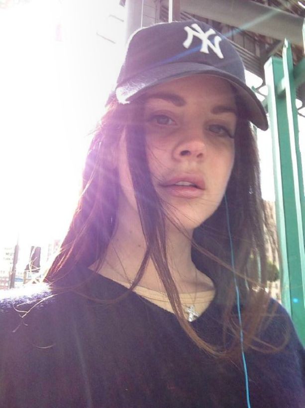  lana del rey and her favourite clothes a thread