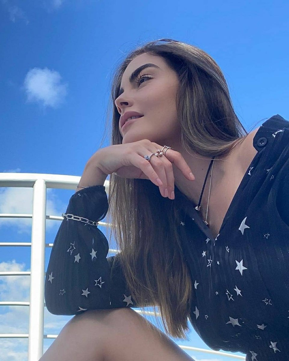 canadaximena's tweet photo. from IG de @ximenaNR Enamorada totalmente de la nueva colección @theofficialpandora inspirada en estrellas !!!! Amo con locura las piezas tan lindas que Pandora tiene para esta navidad ⭐️ te gusta mi look inspirado en estrellas ? #SomethingAboutYou #PandoraMx https://t.co/3PkzZh2wrq