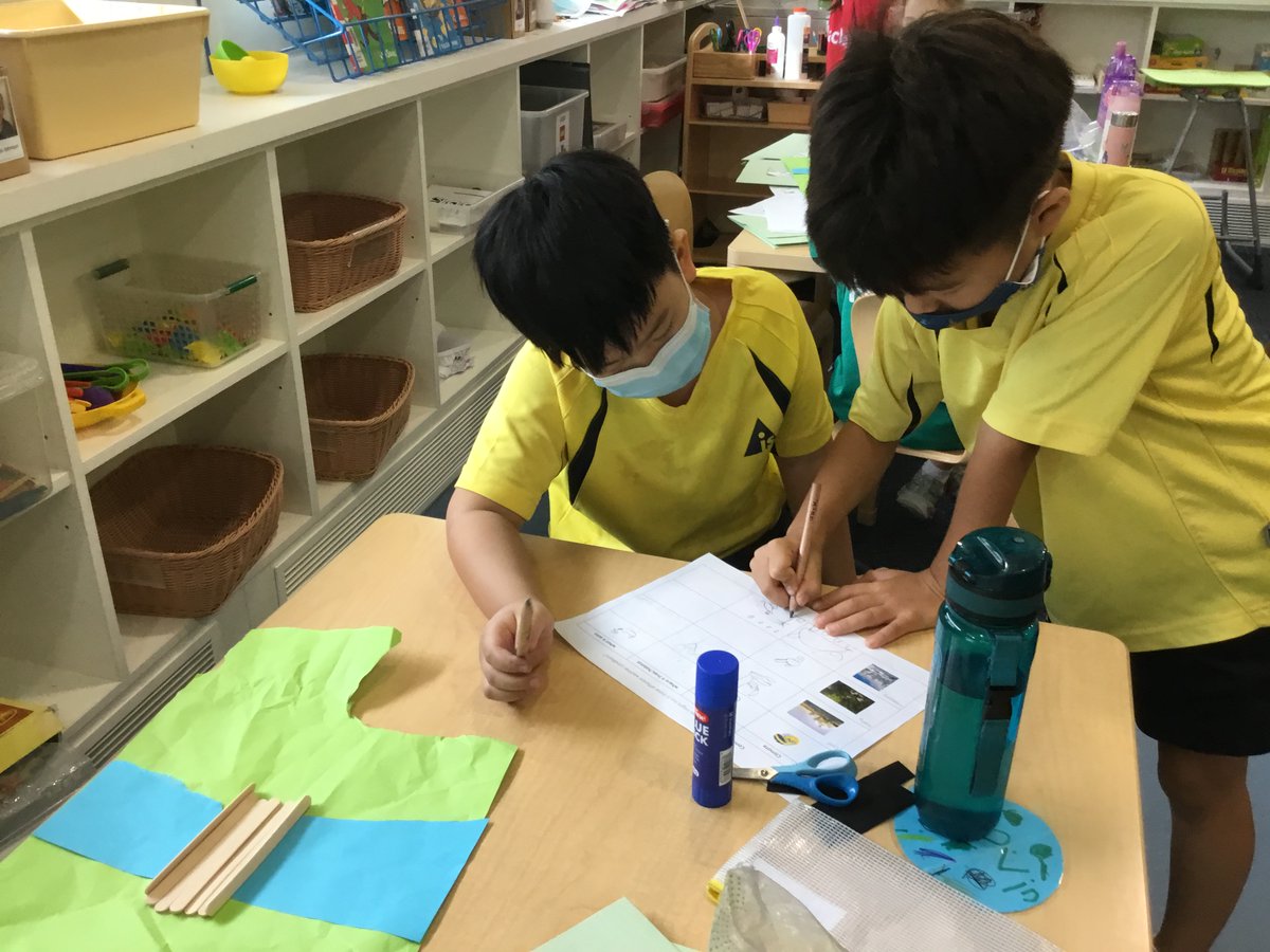 JulianneHay16's tweet photo. Prep Ss @ais_singapore putting their @ibpyp ATLs &amp; LP attributes into action, taking ownership of their learng. Workg independently w Ts as guides &amp; resource suppliers. Writing stories, readg info texts on iPads, creating board games, reflecting &amp; helping each other #agency https://t.co/WWyIwX3kP0