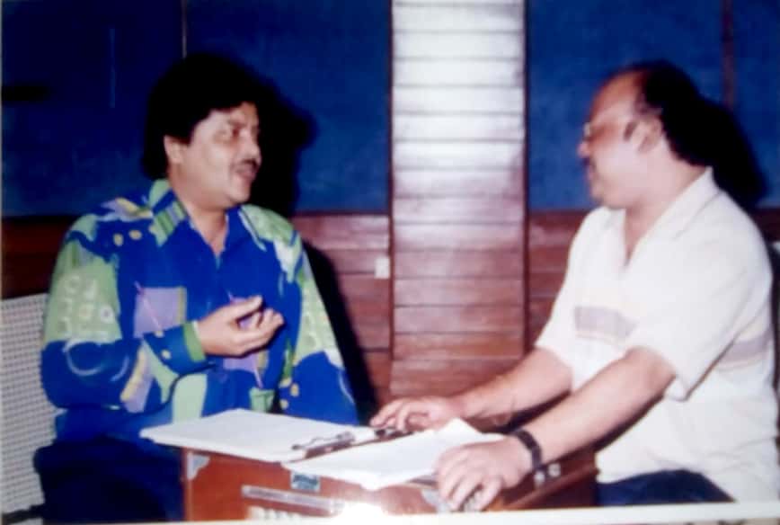 ଆଖି ଆଗରେ ନୀଳାଞ୍ଚଳର ଦୃଶ୍ୟ ନାଚିଉଠେ l ସରୋଜ ଓଡ଼ିଆ ଆଧୁନିକ ଗୀତର ପଥ ପ୍ରଦର୍ଶକ ଥିଲେ l ଯେତେବେଳେ ଓଡ଼ିଆ ସଂଗୀତ ବଜାରରେ ଶାଳୀନ ଆଧୁନିକ ଗୀତ ବିରଳ ଥିଲା ତାଙ୍କର 'ପ୍ରଥମ ପ୍ରେମର ପ୍ରଥମ ଚିଠି' ଗୀତ ସମସ୍ତଙ୍କ ହୃଦୟ ଜିଣି ପାରିଥିଲା ୬/ଲଗାତାର..