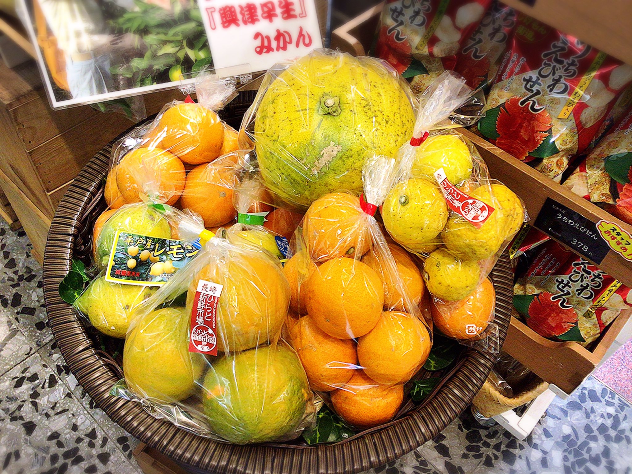 有楽町ひらど商館 今日のおすすめは レモン 無農薬で皮まで美味しく食べれます 紅茶 焼酎 砂糖漬け はちみつ漬けなどに使えます 橙 文旦も入荷 ひらど新鮮市場 長崎県 平戸市 ひらど商館 アンテナショップ 有楽町 銀座 東京交通会館