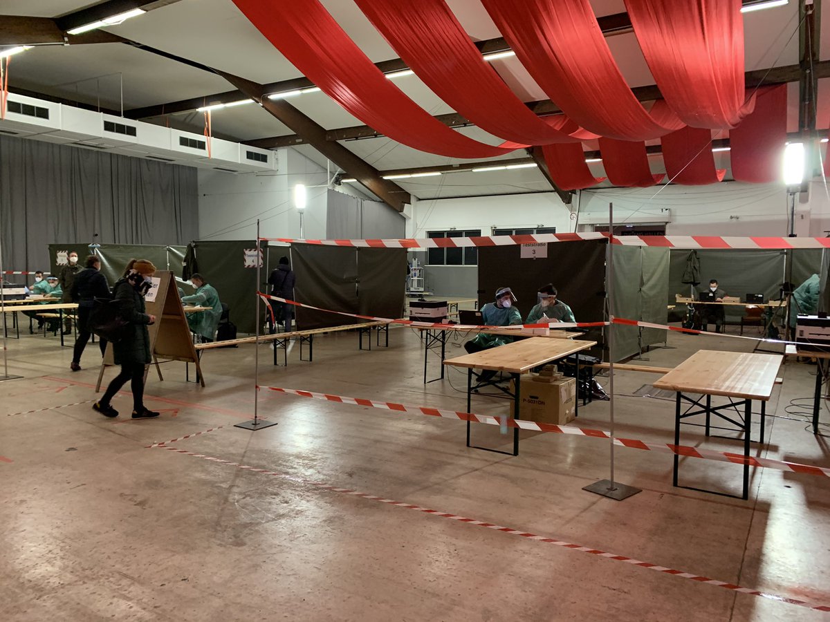 HartingerGeorg's tweet photo. Teststraßen für Pädagogen in Krems haben planmäßig den Betrieb aufgenommen. #Bundesheer #Stabsbataillon3 https://t.co/7UUaVbjWYD