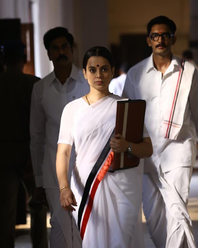 Kangana Ranaut shares some working stills from Thalaivi on death anniversary of Jaya Amma
#KanganaRanaut #actress #bollywood #Thalaivi #jayaamma #deathanniversary #apekshanewsnetwork @KanganaTeam https://t.co/8K3kpiwlLf