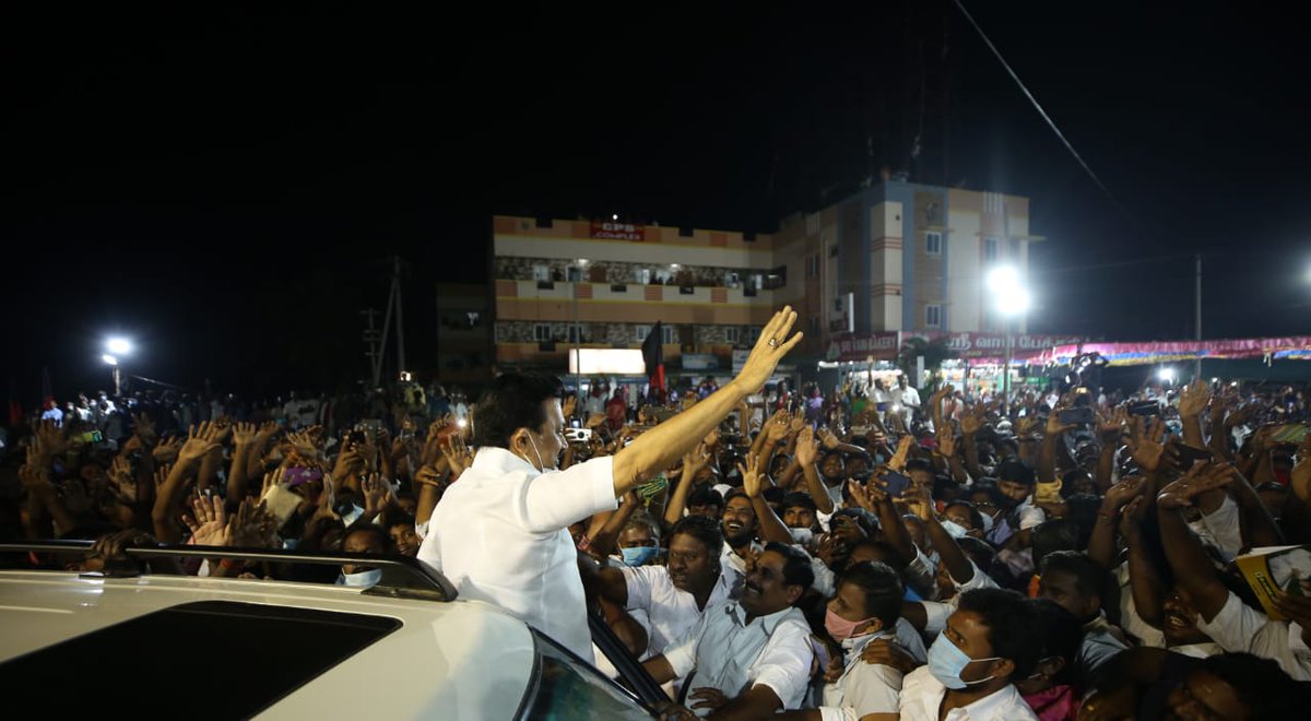 arivalayam's tweet photo. டெல்லியில் போராடும் விவசாயிகளை ஆதரித்து சேலத்தில் திமுக சார்பில் நடைபெறும் ஆர்ப்பாட்டத்துக்கு வந்த கழக தலைவர் @mkstalin அவர்களுக்கு, கோவை விமான நிலையம் முதல் சேலம் வரை வழி நெடுகிலும் கழக தோழர்கள், விவசாயிகள், பொதுமக்கள் திரண்டு உற்சாக வரவேற்பு அளித்தனர்.

#DMKwithFarmers https://t.co/cKGgNHlnKA