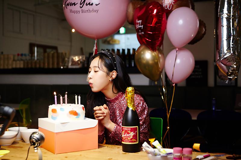KkabYul_com's tweet photo. 🎂🎉
#유리야_생일축하해_만두파티하자
#iManduYuriDay
#TodayIsYuriDay https://t.co/xPtKrzX659