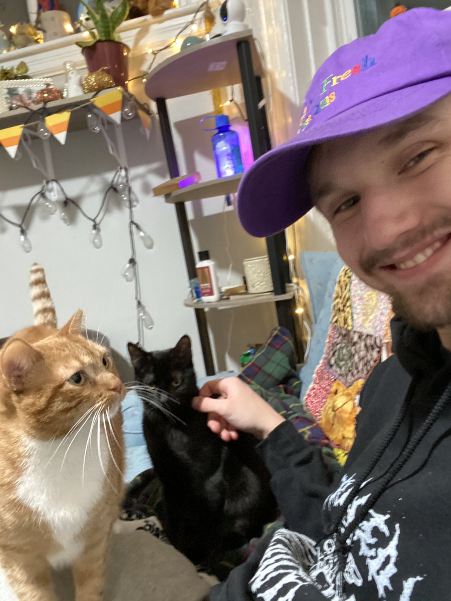 lilroachtrapper's tweet photo. Me and a random note from my phone https://t.co/Htm2m1H8be