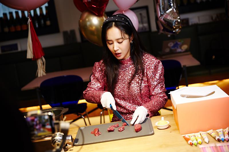 KkabYul_com's tweet photo. 🎂❤🎉🎁🎊
#유리야_생일축하해_만두파티하자
#iManduYuriDay
#TodayIsYuriDay https://t.co/XDcqcpkKJQ