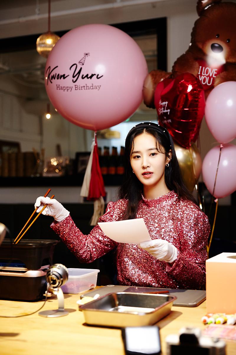 KkabYul_com's tweet photo. 🎂❤🎉🎁🎊
#유리야_생일축하해_만두파티하자
#iManduYuriDay
#TodayIsYuriDay https://t.co/XDcqcpkKJQ