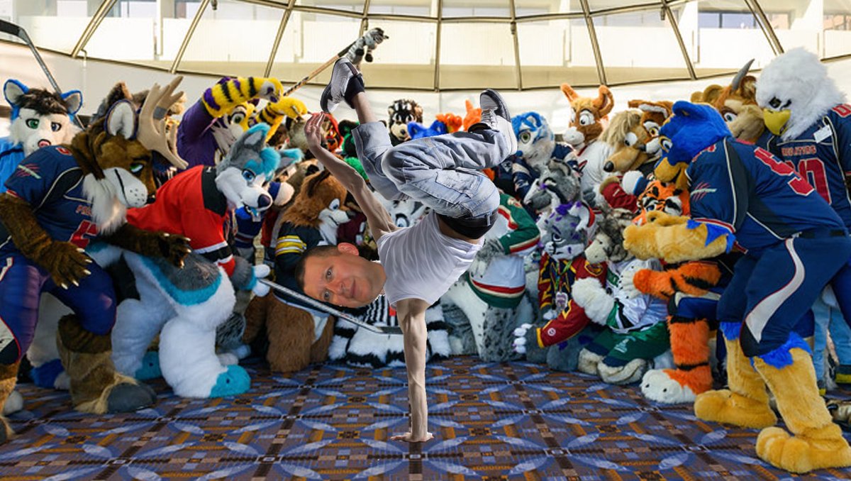 SucculentDragon's tweet image. GUYS THERE&apos;S SOME CRAZY SHIT HAPPENING IN THE LOBBY RN #MFF2020