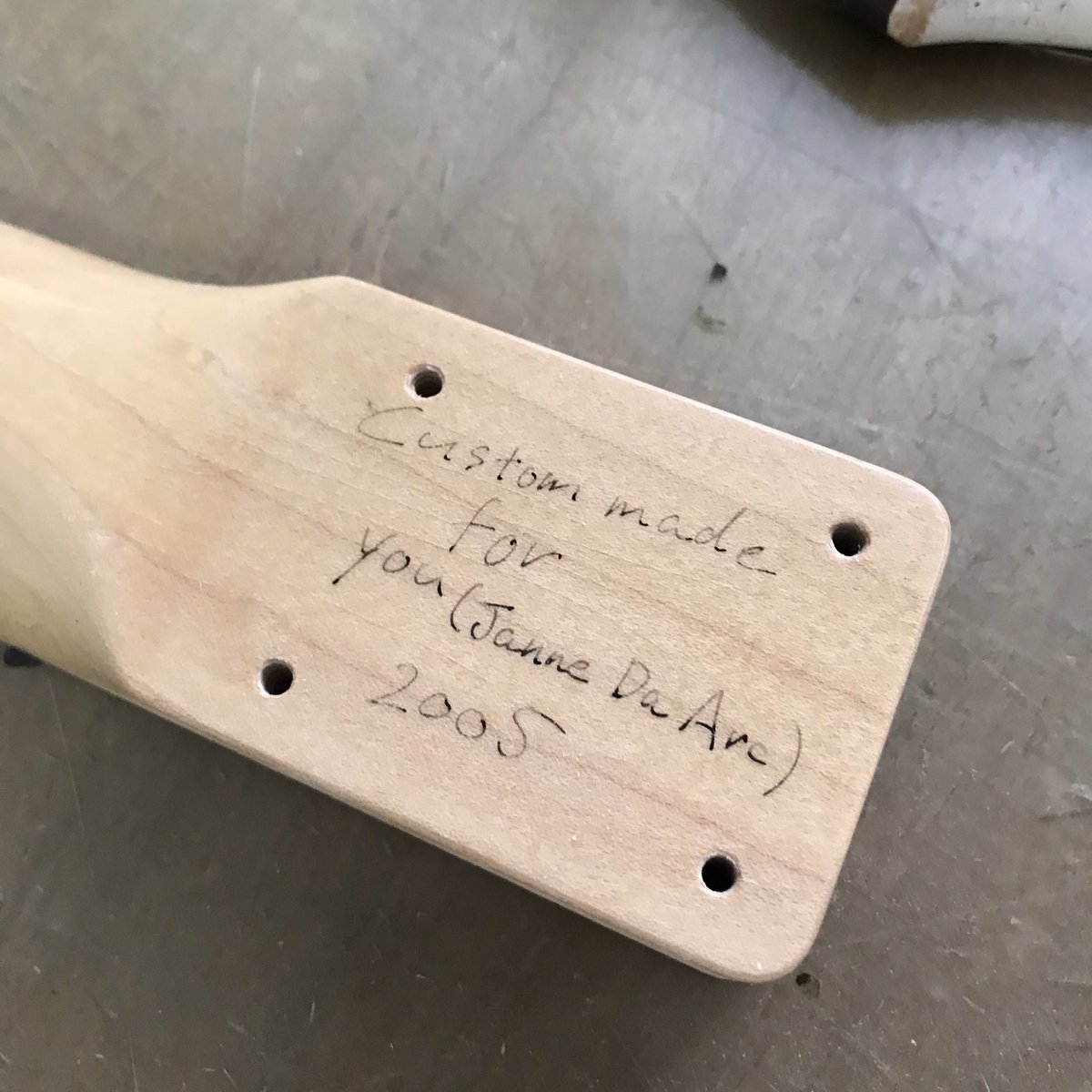 KanjiKawabata's tweet photo. Refret and make new pick guard
I made this neck 15years ago for switch original fretless neck
#you #jannedaarc
#vigier #vigierguitars
@JescarMusic #evogold #evogoldfrets
#grinningdogpickup #grinningdogpickups
#refret #handmadeguitar
#kanjiguitar #kanjikawabata https://t.co/A3t9LJUefB