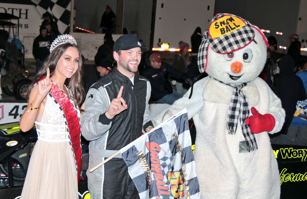 Snowball_5Flags's tweet photo. Famous in a small town. #SnowballDerby Congrats @Derrick_Griffin !!! https://t.co/NEJqnfvHSf