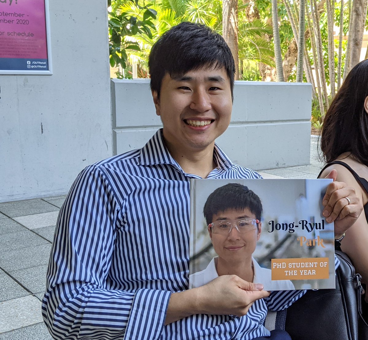 Very proud of PhD student Jong-ryul who presented his final PhD seminar on poly(2-oxazoline)s this week. His amazing labmates (past and present) made this amusing but touching picture book of photos and copies of his publications. @QUTSciEng  @Hoogenboomgroup