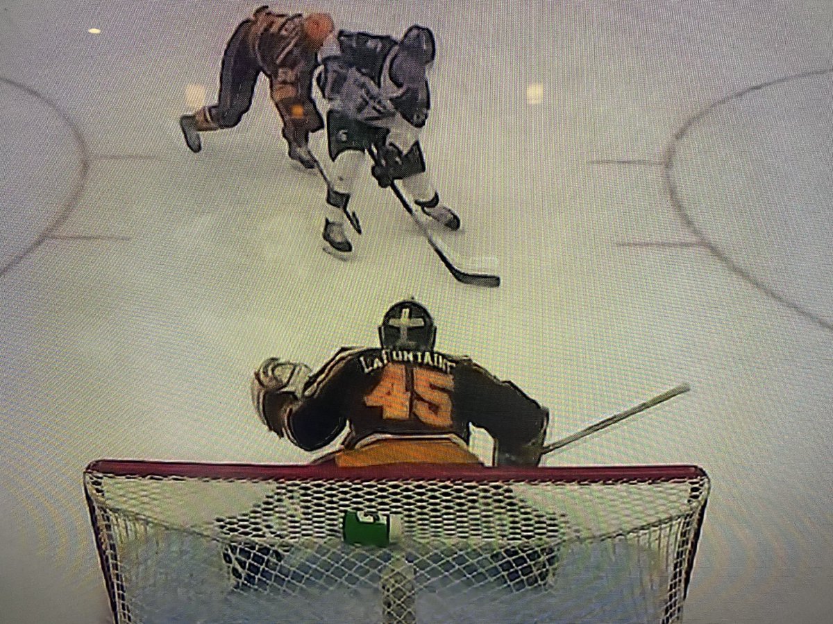 Nice to watch some NCAA hockey on ⁦<a href="/TSN_Sports/">TSN</a>⁩ again tonight.  Even better was watching former ⁦<a href="/PentictonVees/">Penticton Vees</a>⁩ player Jack LaFontaine get the win for Minnesota