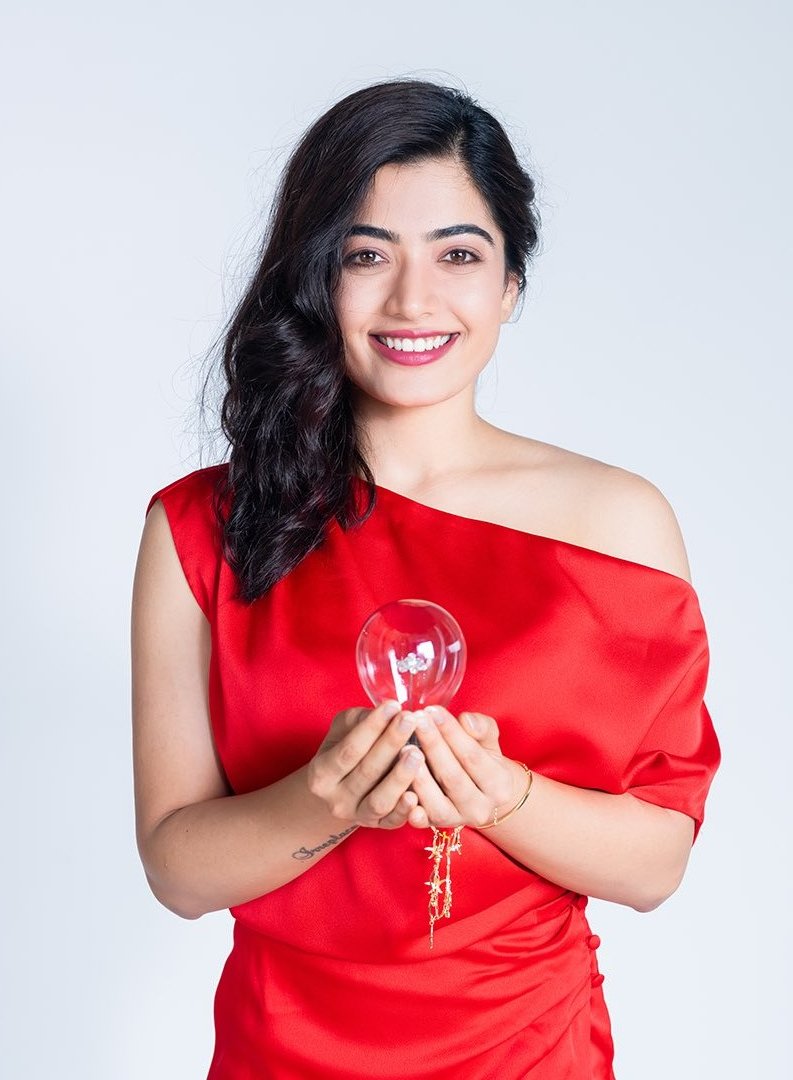 ನನ್ನ ದೇವತೆ ರಶ್ಮಿಕಾ  @iamRashmikaನೀವು ನನ್ನ ಸುಂದರ ಚಿನ್ನದ ಗೊಂಬೆನನ್ನ ಮುದ್ದಾದ ಪುಟ್ಟ ದೇವತೆನಿಮ್ಮ ಪದವು ನನಗೆ ಚಿನ್ನದ ಪದವಾಗಿದೆವಿಶ್ವದ ಅತ್ಯಂತ ಸುಂದರವಾದ ದೇವತೆನೀವು ಅಮೂಲ್ಯ ಸೌಂದರ್ಯನೀವು ನನ್ನ ಹೃದಯ ಬಡಿತನೀವು ನನ್ನ ಜೀವನಕ್ಕಿಂತ ಹೆಚ್ಚುಸಾಕಷ್ಟು ಪ್ರೀತಿ ನಿಮ್ಮ ಪ್ರಾಮಾಣಿಕ ಅಭಿಮಾನಿ  #RashmikaMandanna