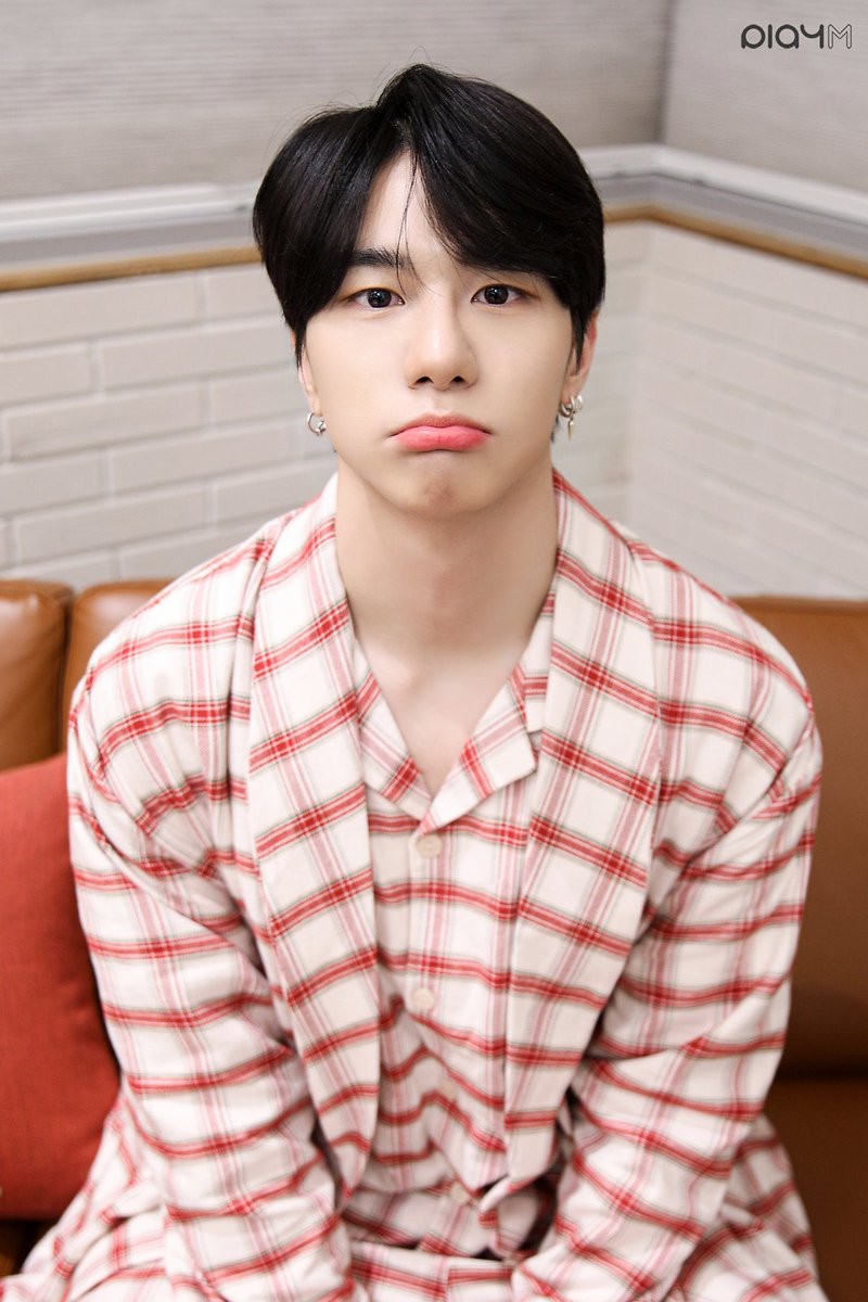 승시기 하울링 직캠을 보다가 내가 코피가 터졌어! 그럼 이거 누구 잘못이야?

  ㄴ 강아지잘못.. ㅠㅡㅠ