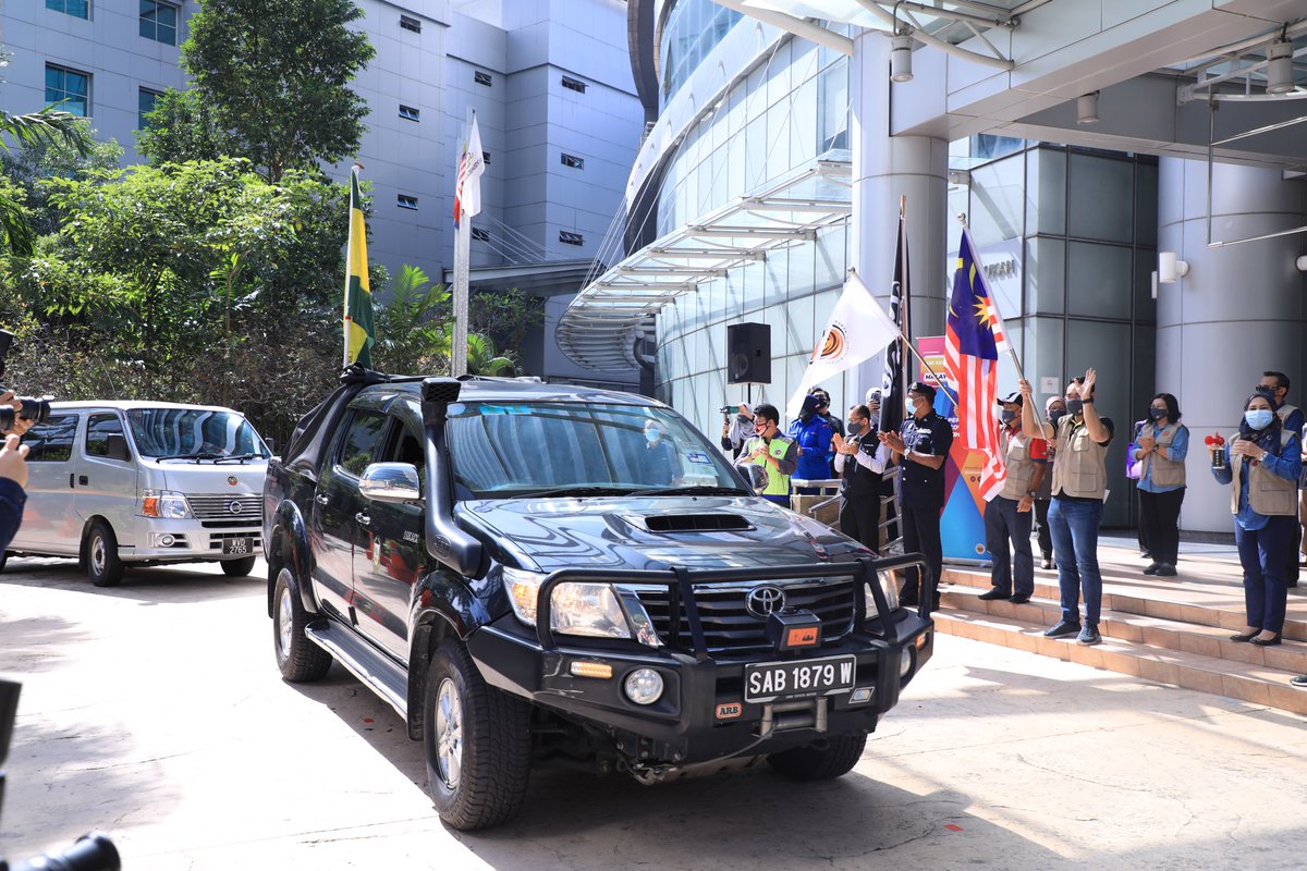 relamalaysia's tweet photo. Majlis Penyerahan Kit COVID-19 Kepada Frontliners Sempena Hari Kesukarelawanan Belia Malaysia 2020 anjuran Kementerian Belia &amp; Sukan(KBS) sebentar tadi.
Pengarah Bahagian Operasi, Tn Mohamad Razib Buhaini mewakili Jabatan Sukarelawan Malaysia(RELA) telah hadir ke majlis tersebut. https://t.co/3h8HLmVsCj