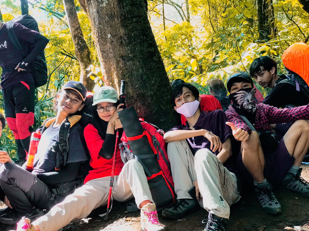 IDftrr's tweet photo. Posisi paling enak saat rehat,sambil nunggu teman sebat #nyender https://t.co/1Jb2CkS2B1