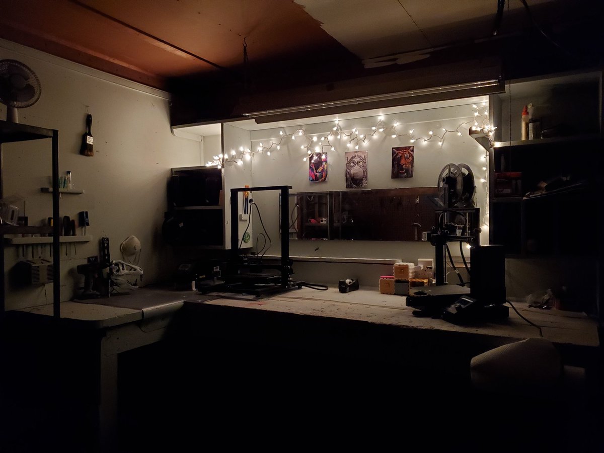 cchhostetter's tweet photo. But seriously I love my workbench. Even though I dont take care of it. https://t.co/h46aNuk3Nj