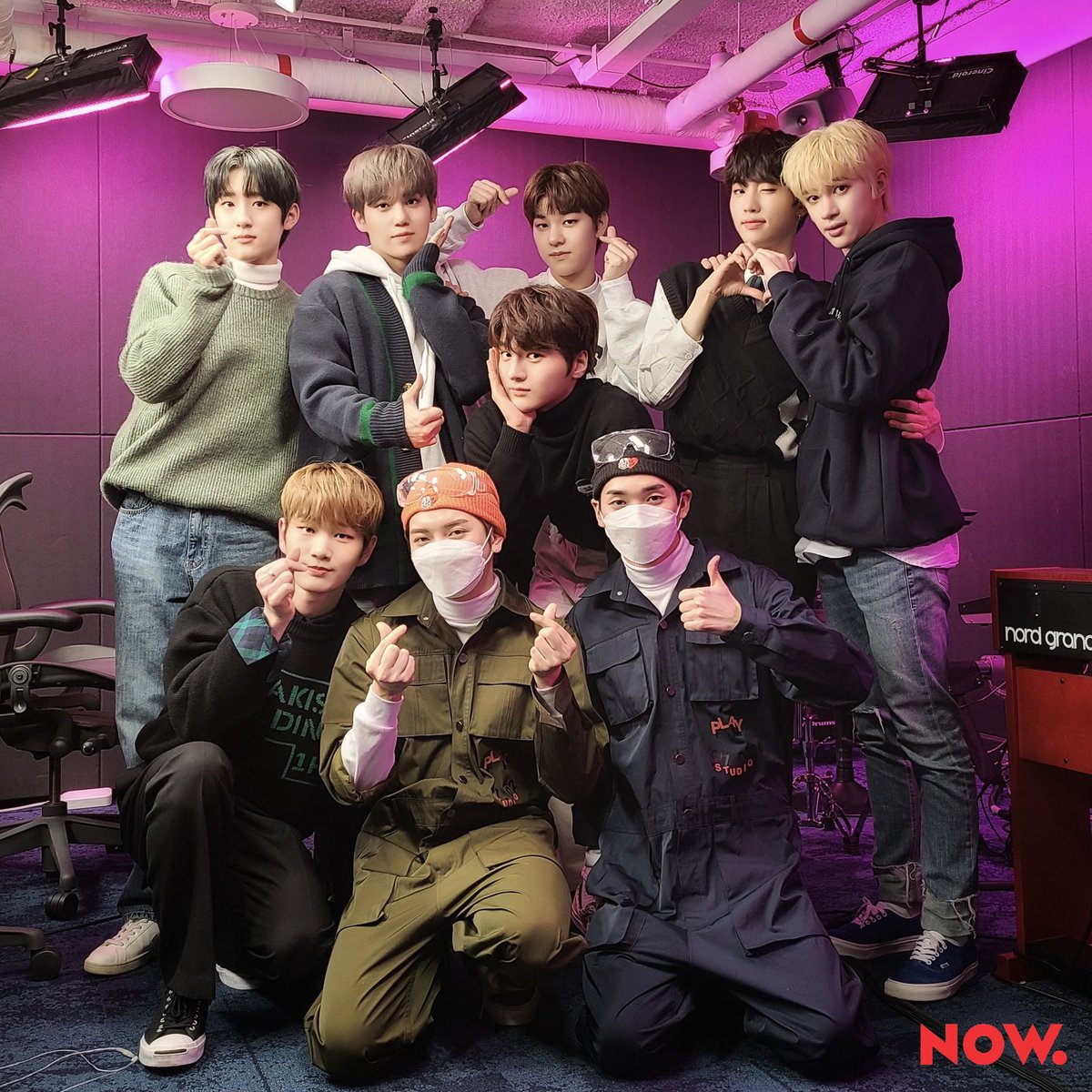 npop_zip's tweet photo. #투나잇 에 #드리핀 이 놀러왔다! 쿨함을 담당하고 있지만 사실은 따숩고 귀여운 칭구들🐥 #로니레니 랑 같이 수험생이벤트로 선물도 드리고 급 ☎전화연결까지! 재잘재잘 대화들 넘 즐거웠어요 또 놀러와요☺ #DRIPPIN #뉴이스트 #아론 #렌 #NOW온에어 https://t.co/gNrSaQT3yB