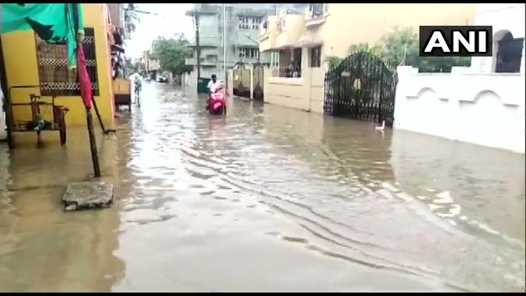 jayapluschannel's tweet photo. புதுச்சேரியில் கனமழை காரணமாக பல்வேறு பகுதிகளில் நீர்தேக்கம் #Pudhucherry #Tamilnadu #Rain #CycloneBurevi #purevi https://t.co/rUcoFfreY3