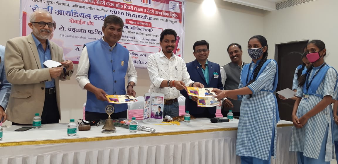 ATatkare's tweet photo. रोटरी क्लब ऑफ #अलिबाग सीशोअर, रोटरी क्लब ऑफ #पिंपरी टाऊन व रोटरी क्लब ऑफ #देहुरोड यांच्या संयुक्त विद्यमाने काल अलिबाग मधील १० वीच्या ५००० विद्यार्थ्यांना आभ्यासासाठी उपयुक्त "रोटरी आयडीयल स्टडी" मोबाईल अॅपचे वितरण केले.
#RotaryClub #StudentsApp #education https://t.co/93ez3YEXS3