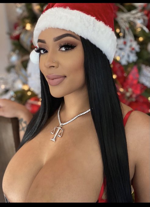 Issa Vibe 🌹❤️🌹❤️🌹❤️ https://t.co/i9Gst30EEl<a href="/tag/aundreanarene"class="tags"><span>#aundreanarene</span></a>