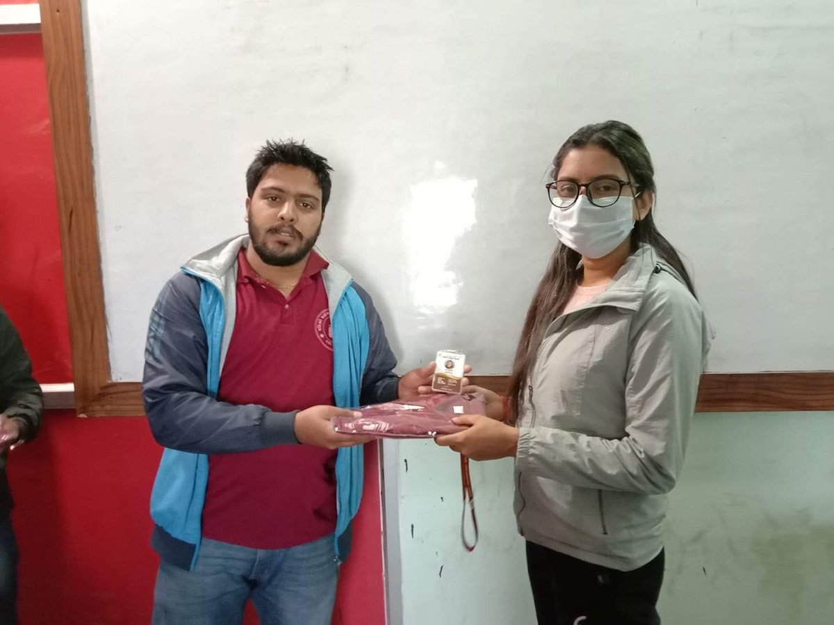 PahiloPaila2075's tweet photo. पहिलाे पाईला नेपाल तिलाेत्तमा शाखाद्वारा नवसदस्यलाई परिचयपत्र तथा टिसर्ट साथै केन्द्रिय समितिद्वारा शाखा कार्यसमितीलाइ प्रमाणपत्र बितरण कार्यक्रम सम्पन्न भएकाे छ ।
#PahiloPailaNepal #AlwaysForChange #IDCardAndTshirtDistributionProgram https://t.co/iepjEDwMav