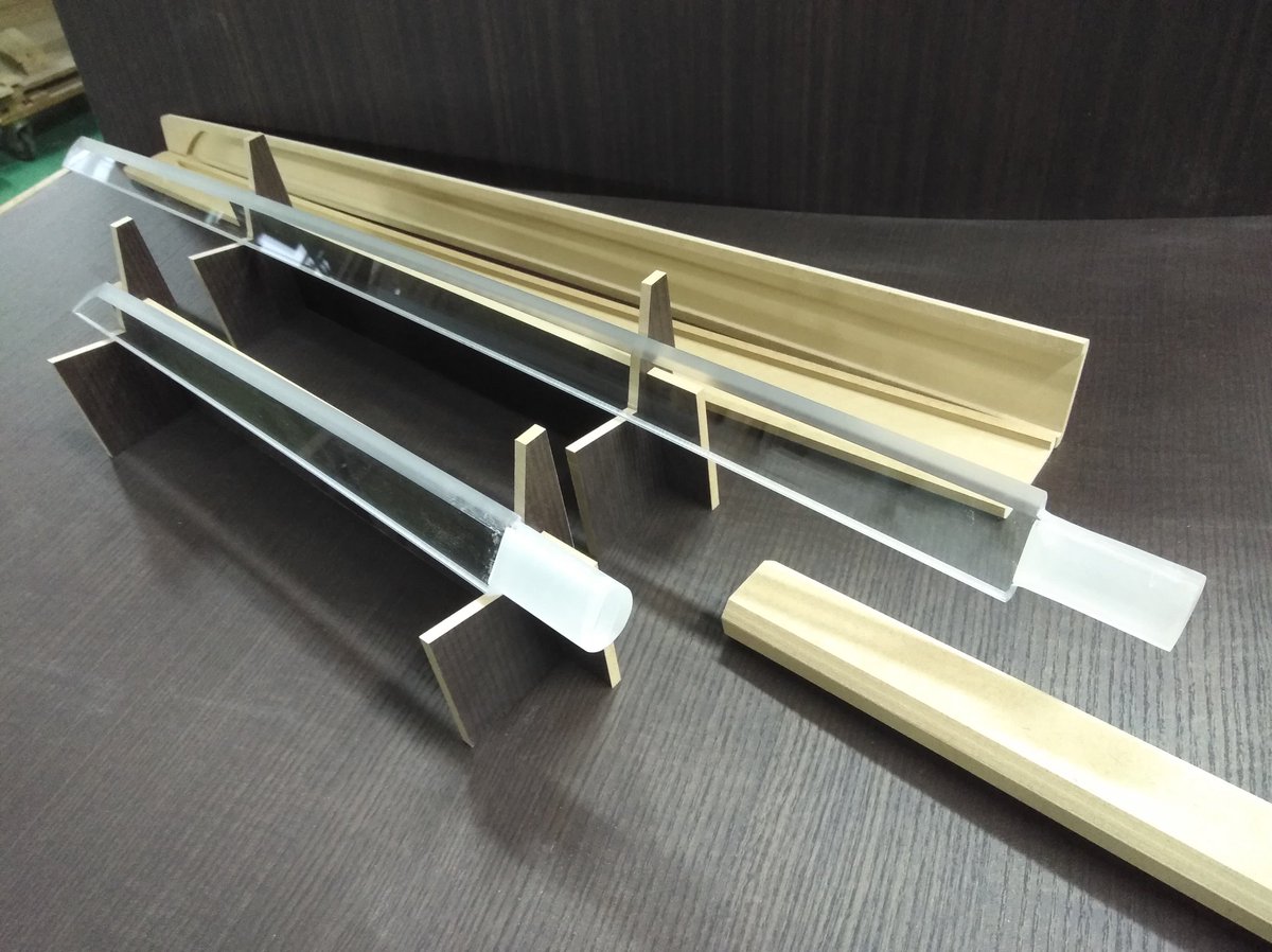 ShinnjouEi's tweet image. #lostedge が盛り上がっているので
#samuraiedge  からも話題をひとつ…

見処は一本通った刃紋と、美しい鋒(きっさき)。
カメラのアップにも余裕で耐えます。
また、展開性の高さを生かして短刀の試作も。
そして鞘！
小尻の形はまだ調整中ですが、好きな形はありますか…？
#AstralArts