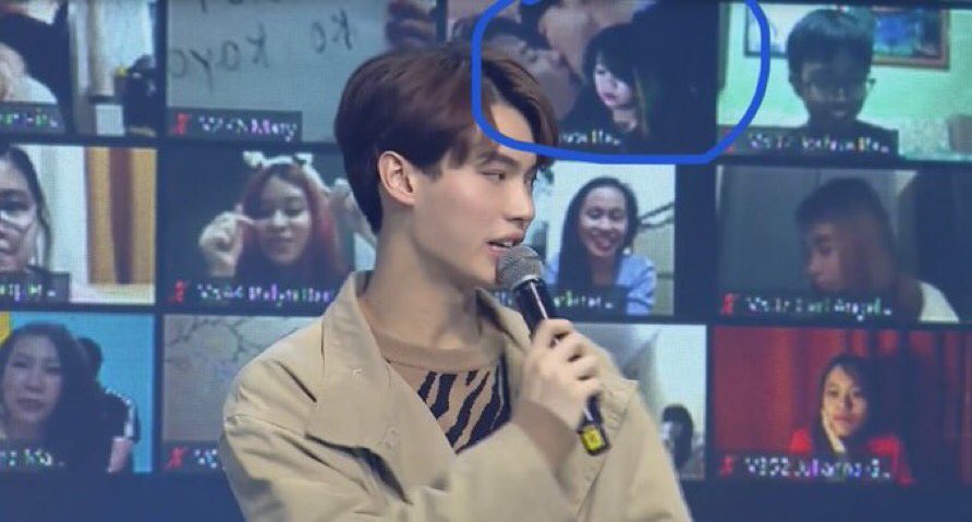 uyandim ve arkadaki kiz gibi hissediom su an