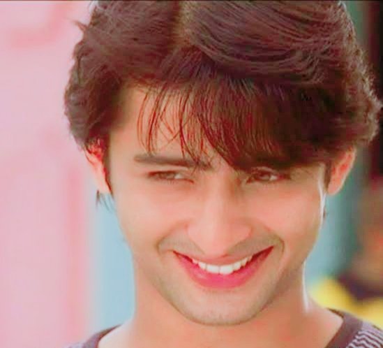 A thread on characters played by  @Shaheer_S on ITV ANANT~On the surface he looks like any urban guy with a modern approach to life, but deep down he was grounded to his traditions. He tried to balance thinking between two generations and he taught us everything++ #ShaheerSheikh