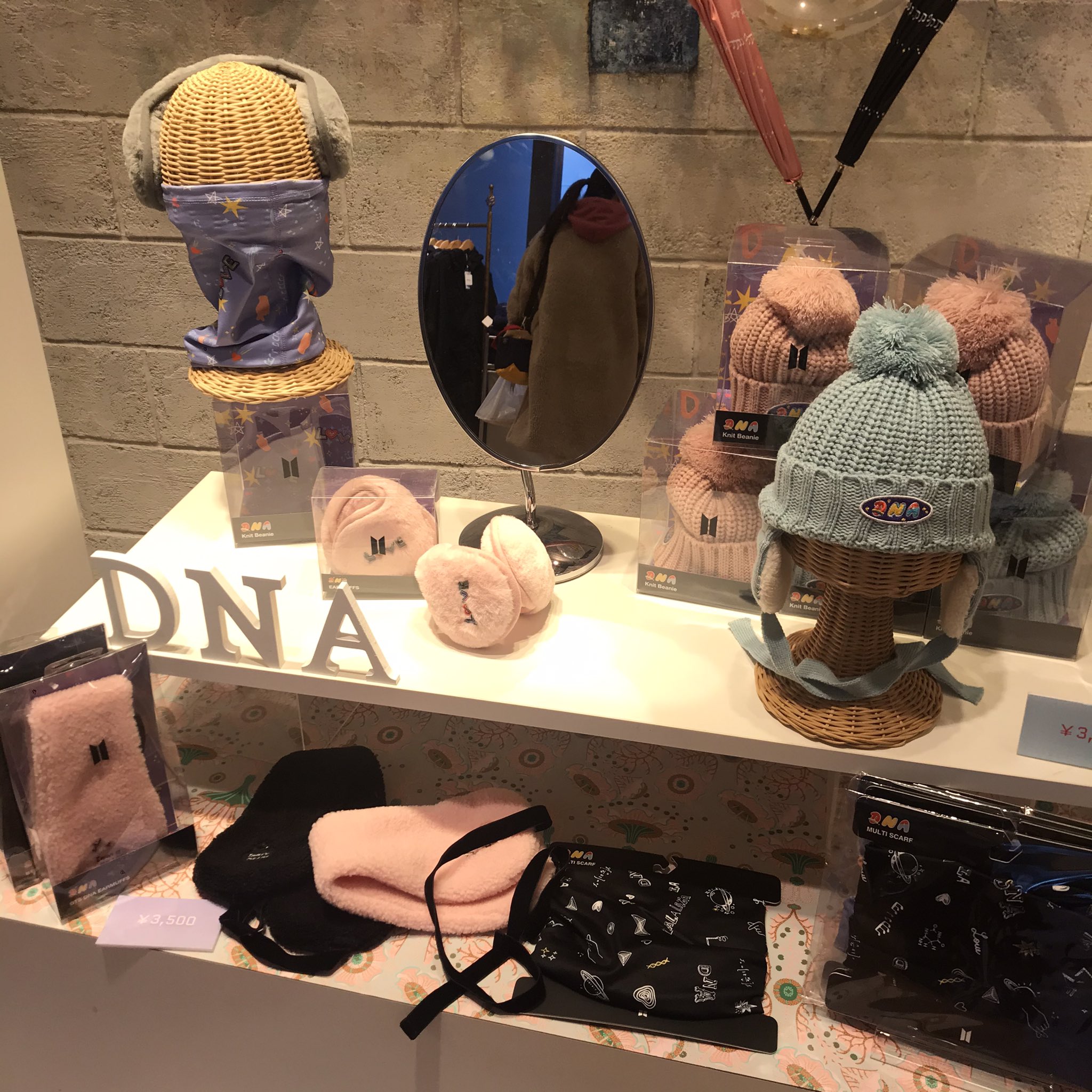 ミンシュガ専用アカ たまには情報共有を 12 1 12 25まで 東京ソラマチではbts公式ライセンス商品のポップアップストアを展開中 フォトブースとかないけど 品揃え超 豊富なのでぜひ T Co Ce5myysdtv Bts Popup Bts Btsポップアップストア