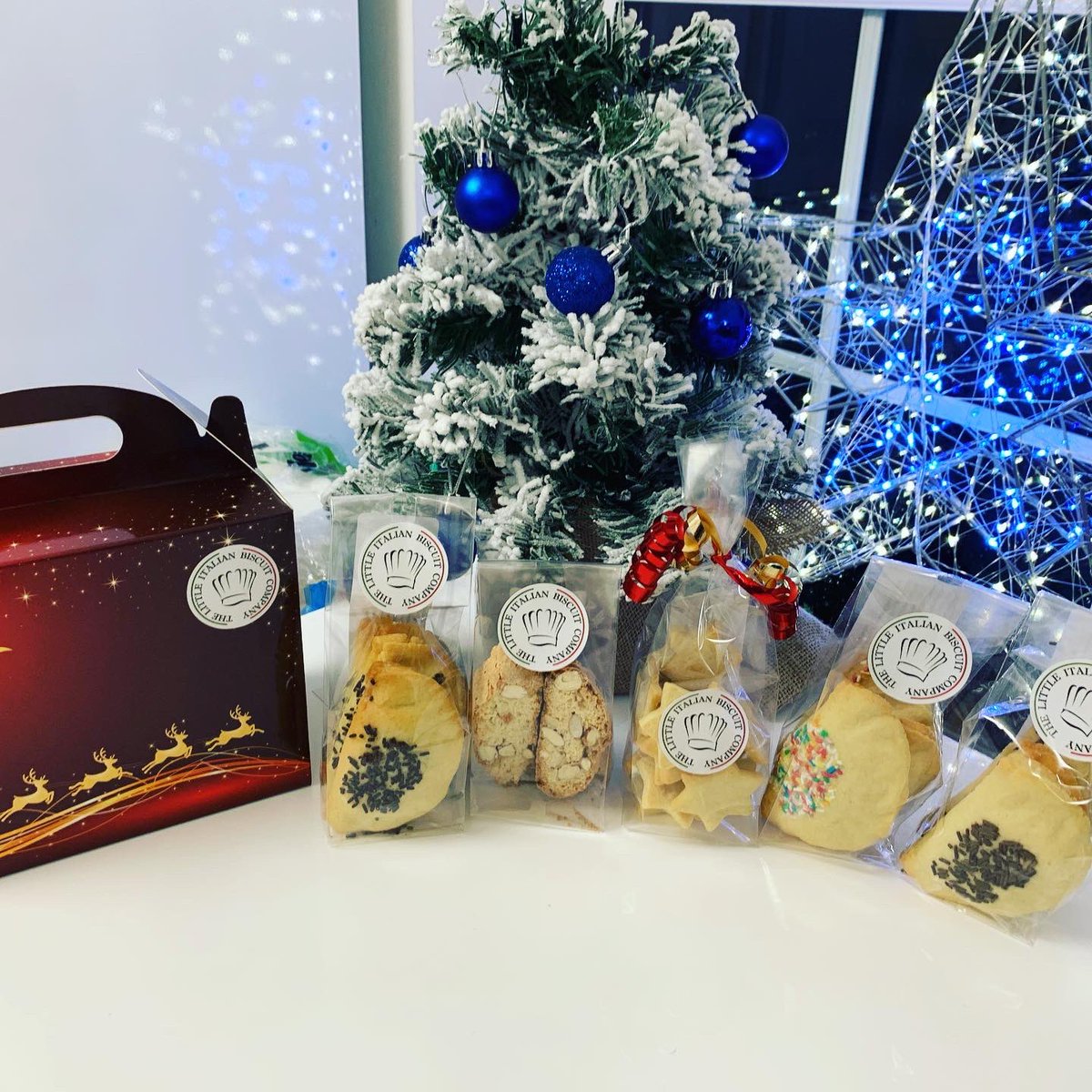 ItalianBiscuit's tweet photo. We have been busy baking all week ! Here our 2020 Christmas hampers ! https://t.co/mZiADeyAQA