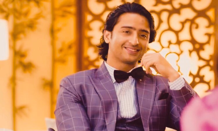 to the cute one and to the adorable one. He was a treat to watch and worth to drool. His face off with God was on fire. Acting cool and indifferent to sona's presence , yet her presence creating havoc in his heart he managed to so it all. When he came to know #ShaheerSheikh