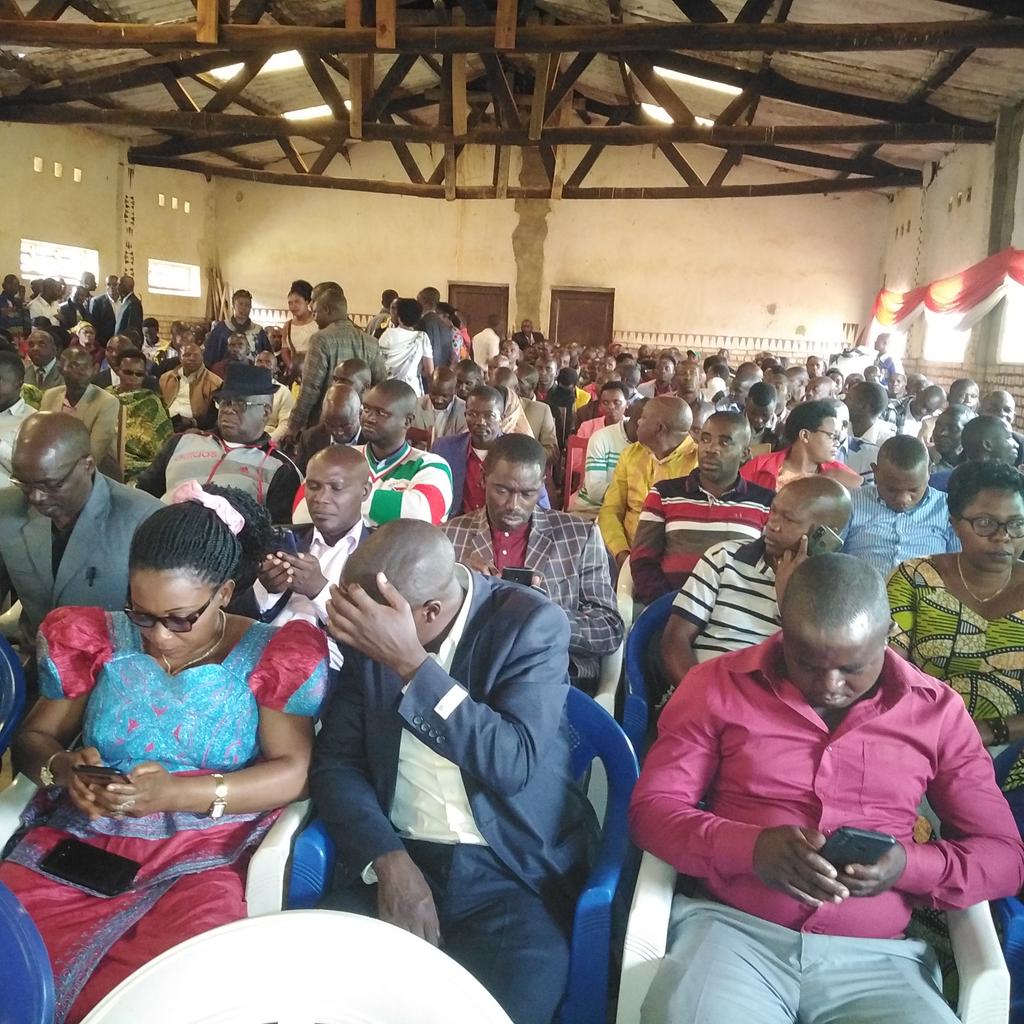 KayanzaProvince's tweet photo. #Burundi Les natifs de la commune #Muruta in @KayanzaProvince se réunissent ce samedi en zone #Nkonge pour échanger sur le développement de leur commune. Parmi les natifs présents à cette rencontre figurent @DRurema @BMineagrie et le D.G au @MininterInfosBi chargé du rapatriement https://t.co/qEUicC8rJT