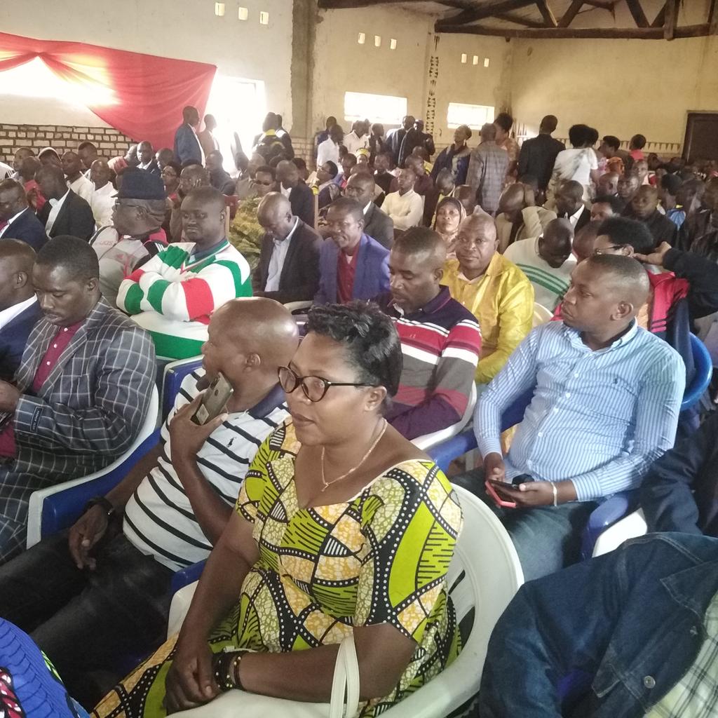 KayanzaProvince's tweet photo. #Burundi Les natifs de la commune #Muruta in @KayanzaProvince se réunissent ce samedi en zone #Nkonge pour échanger sur le développement de leur commune. Parmi les natifs présents à cette rencontre figurent @DRurema @BMineagrie et le D.G au @MininterInfosBi chargé du rapatriement https://t.co/qEUicC8rJT