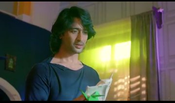 Though he didn't had a good childhood, his past haunted his present still he managed to have a smile on his face . This character was also very complex but Shah played it so well.  #ShaheerSheikh