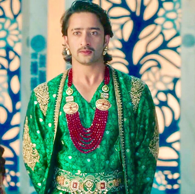 He loved anarkali more than his life and was ready to give away his right of being the king for anar. The love confession scene was phenomenal. The love story was a treat to watch. However the ending was painful resulting into anar's death which broke salim++ #ShaheerSheikh
