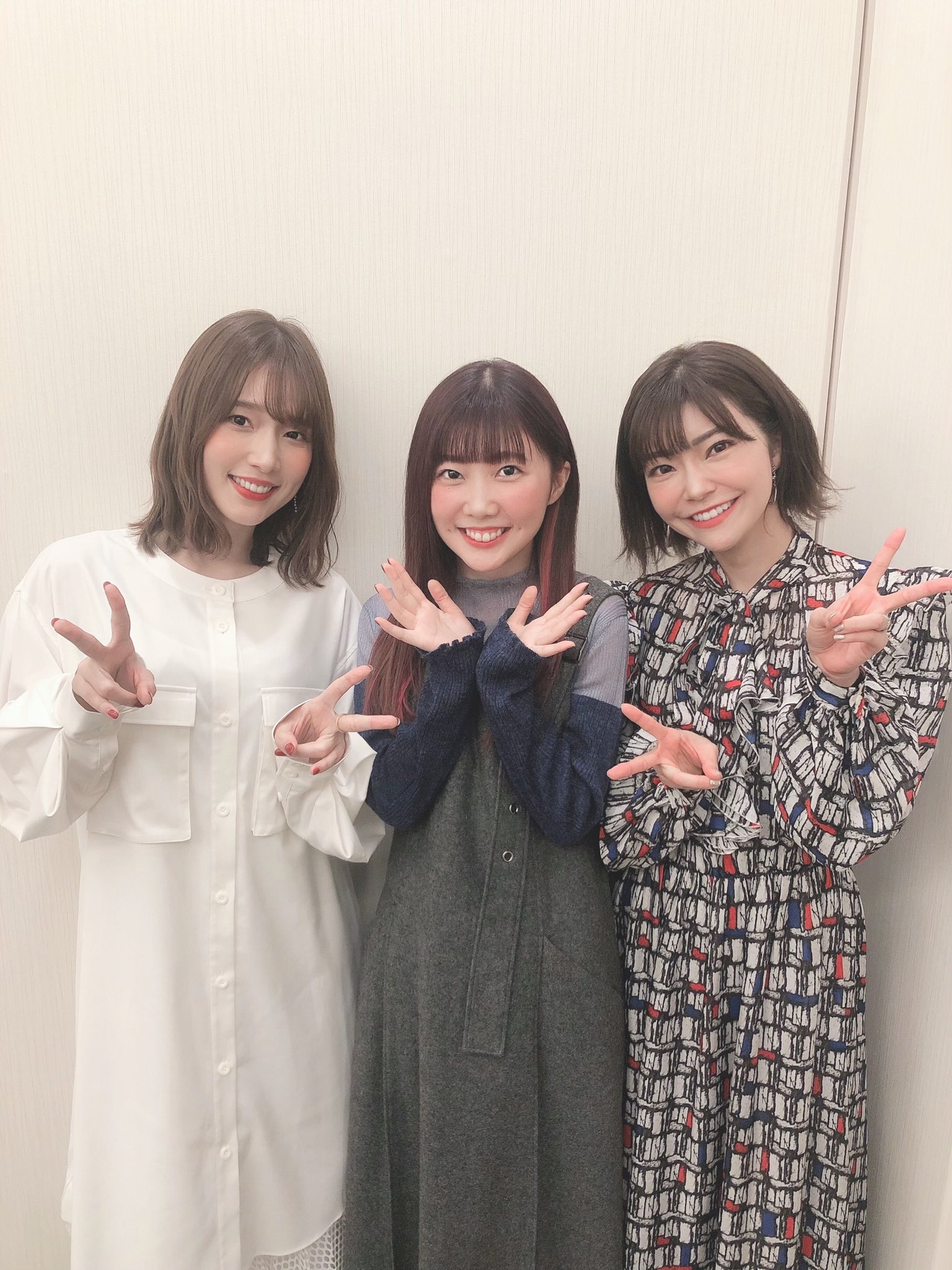 諸星すみれ 約ネバオンライン祭り ありがとうございました とってもスペシャルな会で楽しかった 明日はアニメキャスト3人で生放送です 皆さまからのコメントお待ちしてまーす