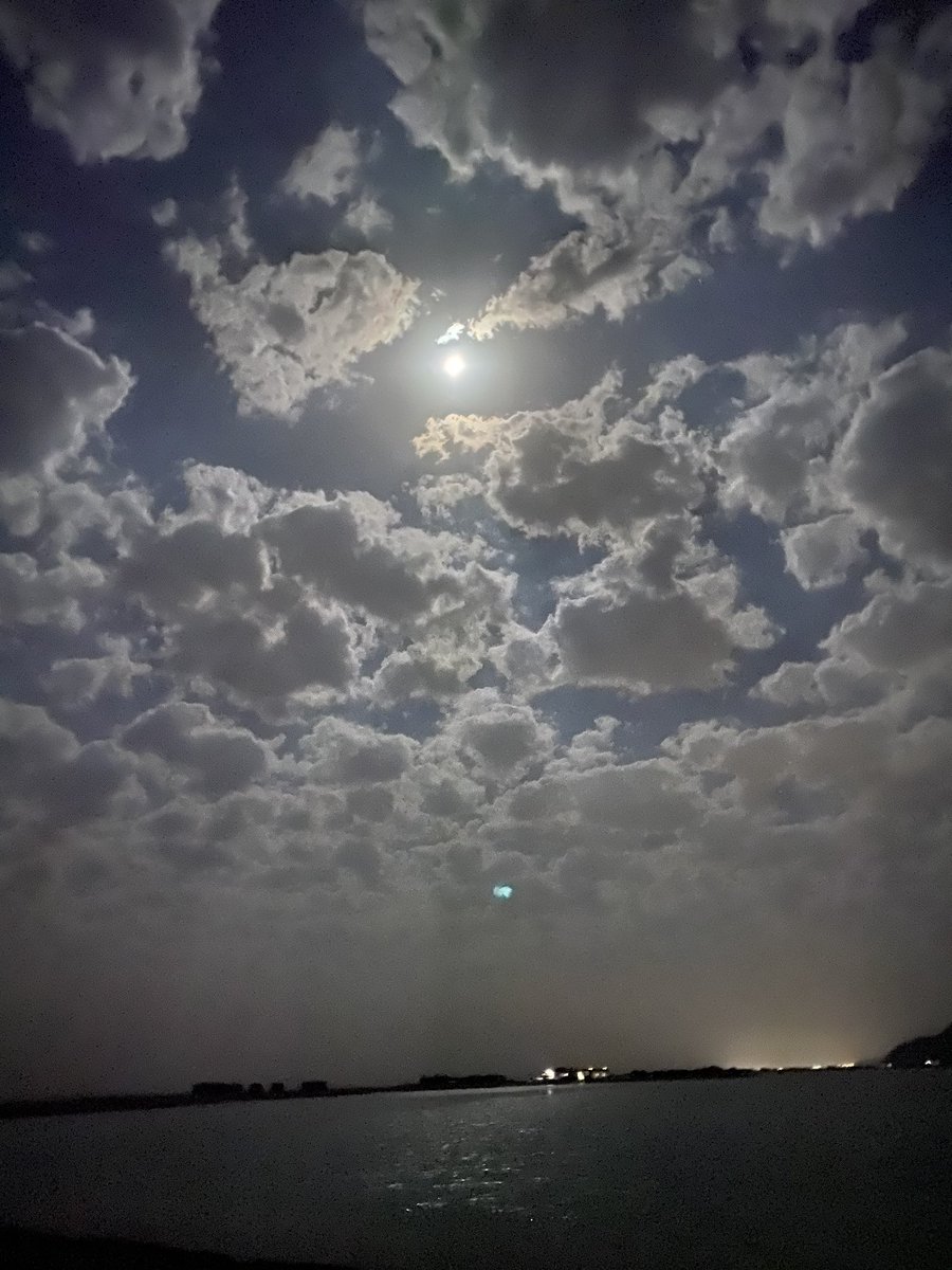 ahmeeed05's tweet photo. I'm one of the people who love this kind of weather 🖤 https://t.co/ANd76wEFGD