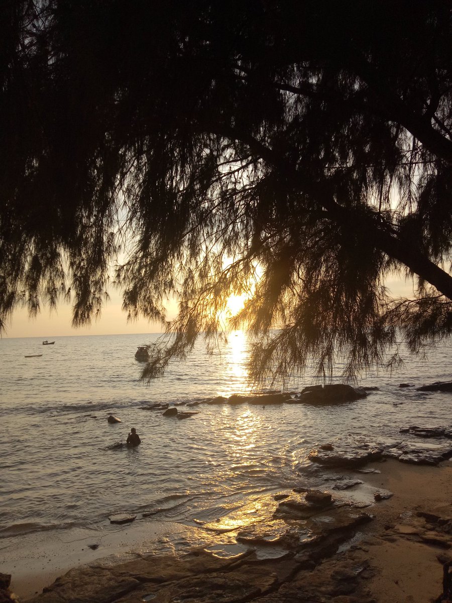 Sam65887983's tweet photo. At a corner of Ong Lang Beach! 
Sun is going down... 
#phuquoc https://t.co/rN7Pwx1jog