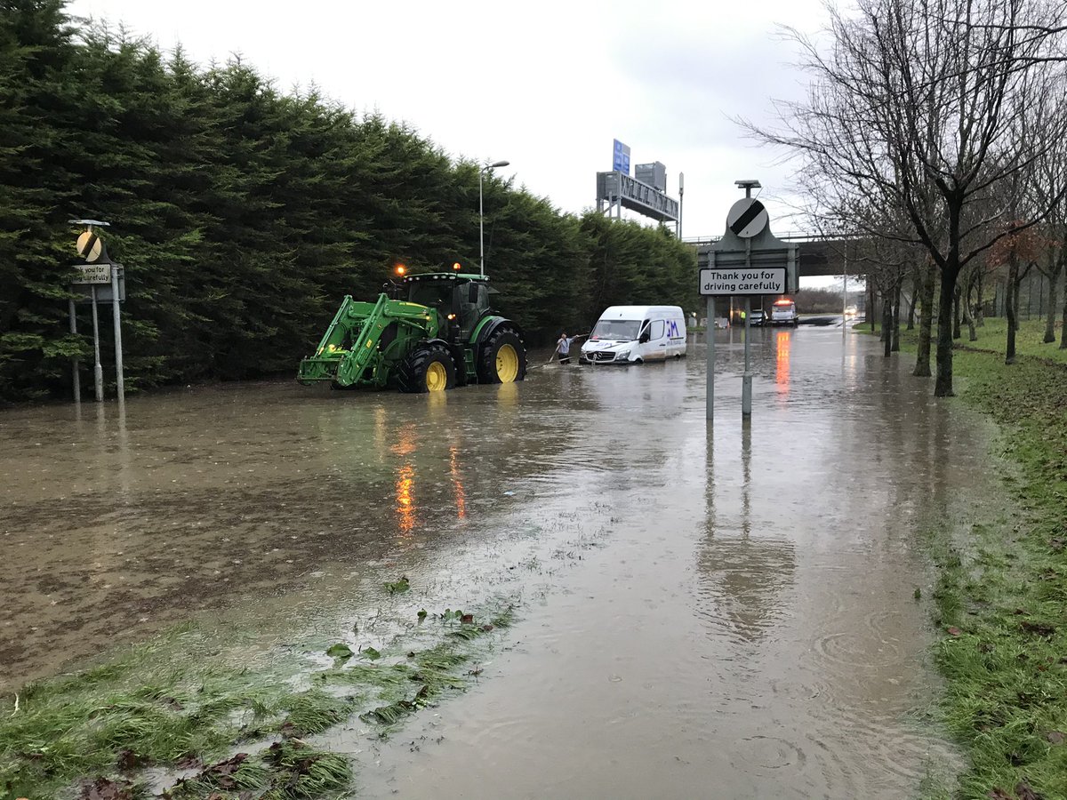 agcolehamilton's tweet photo. Worrying news this morning that the River Almond has burst its banks at Kirkliston. Two of the four roads out of the village closed. Approach with caution. Hope everyone is ok and homes secure. https://t.co/PlelMie7Ge
